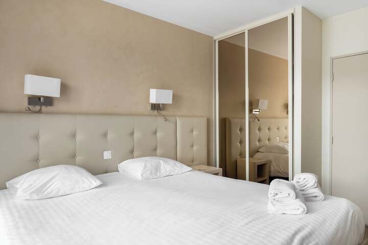 Room 16 of 90