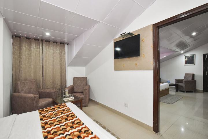 Room 8 of 25