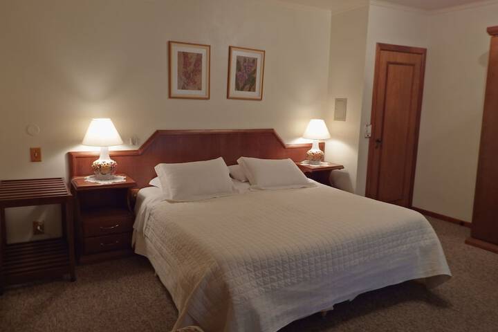 Room 33 of 64