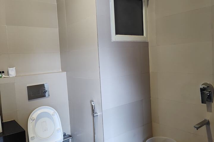 Room 15 of 32