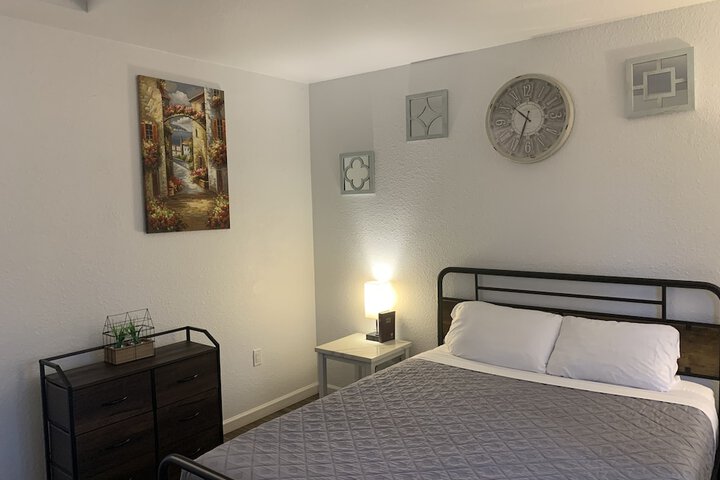 1 Queen Bed (99 of 103)