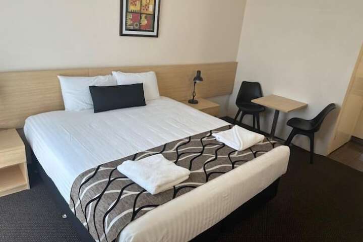 Room 3 of 27