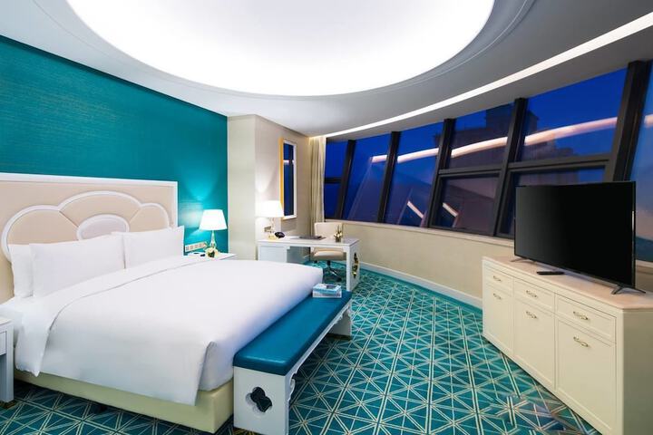 Room 5 of 43