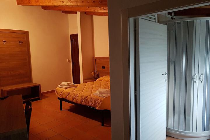 Room 10 of 27