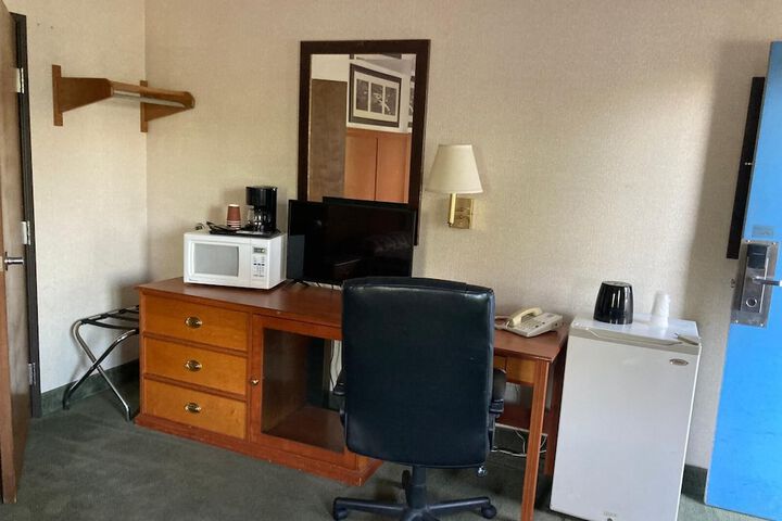 Room 8 of 25