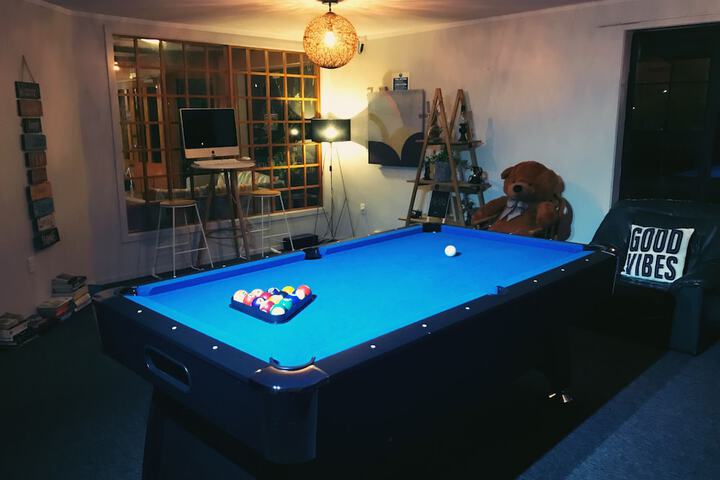 Lounge 42 of 48