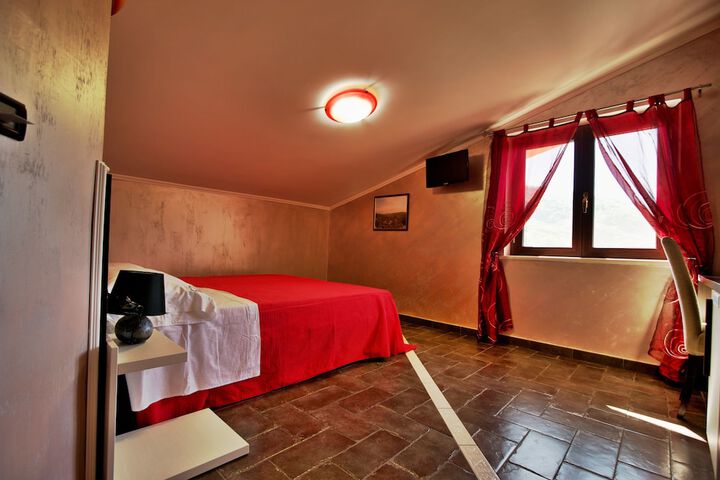 Room 8 of 18