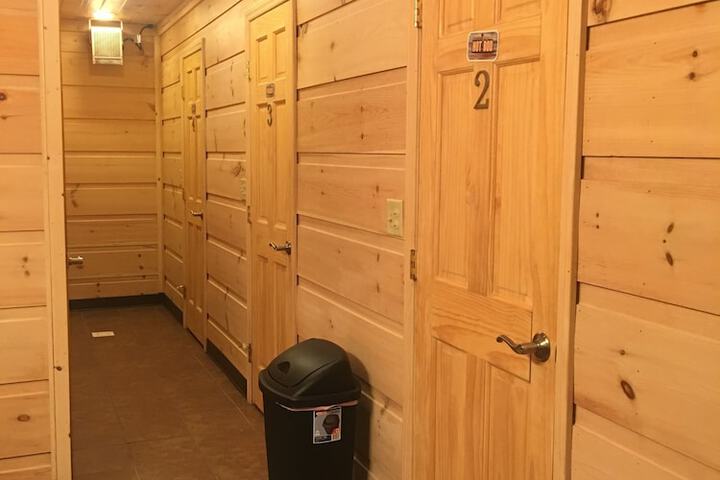 Room 210 of 261