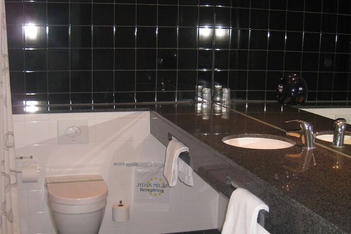 Room 10 of 34