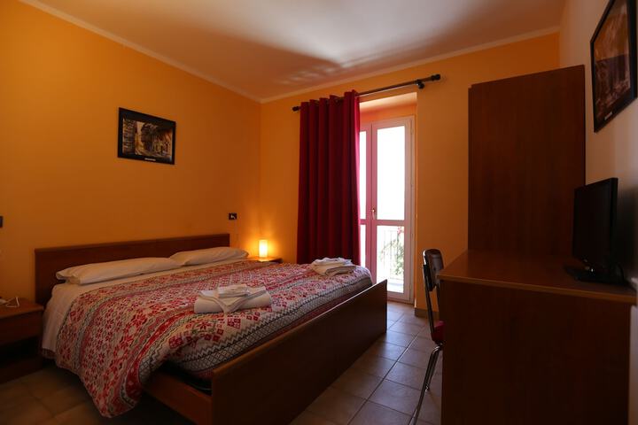 Room 6 of 63