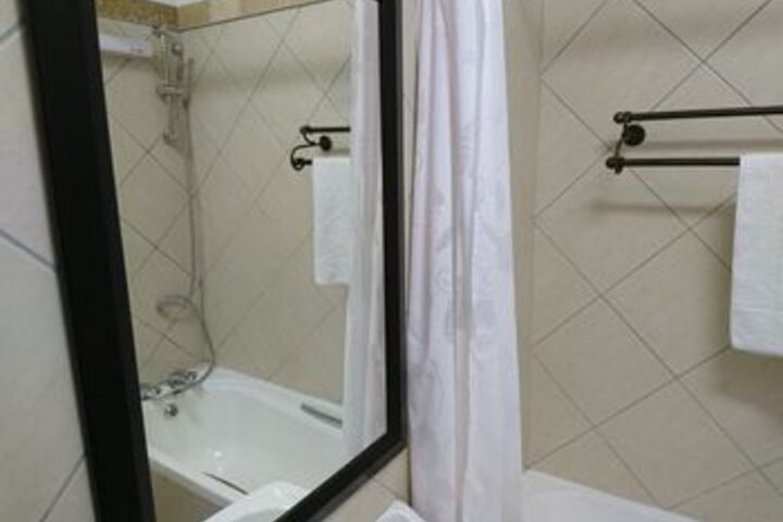 Room 2 of 17