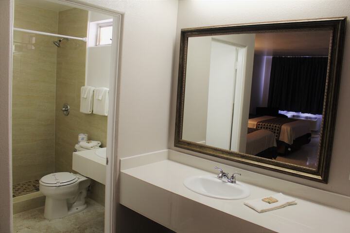 Room 6 of 9
