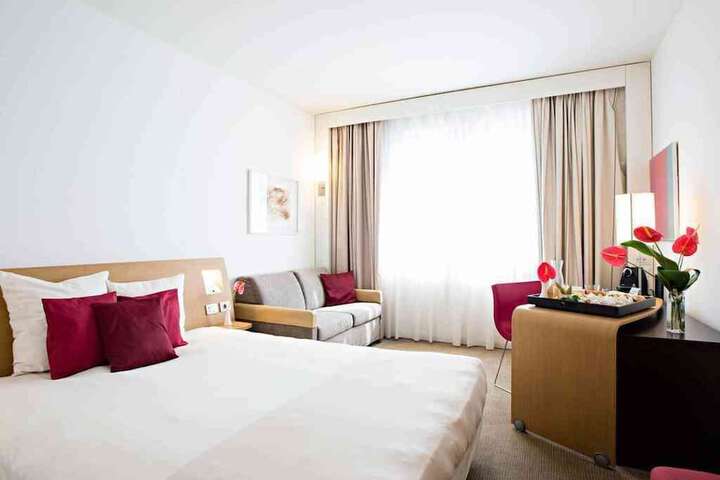 Room 6 of 68