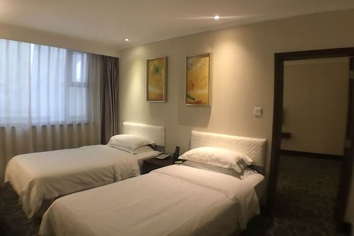 Room 8 of 46