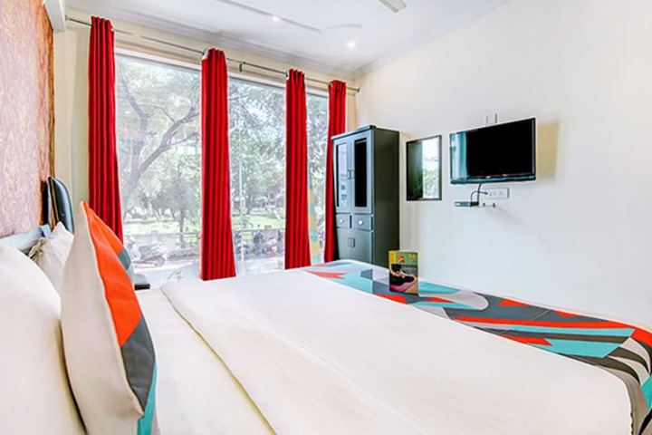 Room 10 of 29