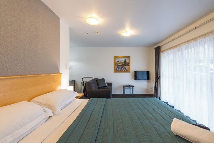 Room 50 of 80