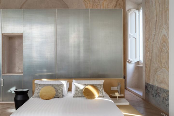 Room 10 of 60