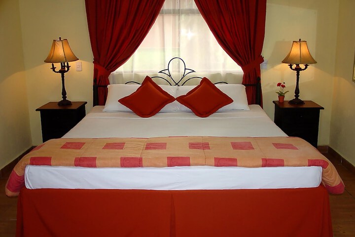 Room 2 of 38