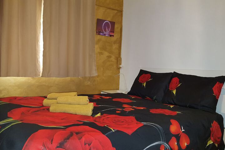 Room 9 of 16
