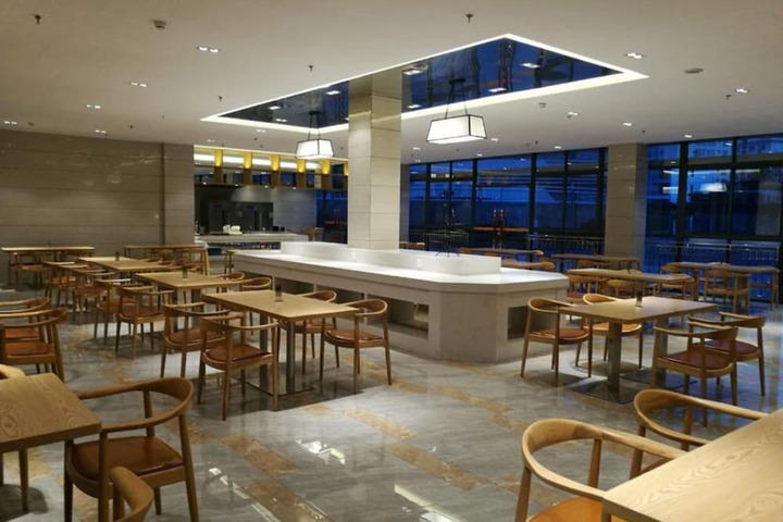 Dining 7 of 12