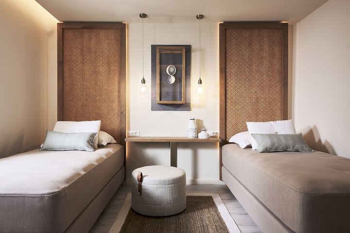 Room 34 of 184
