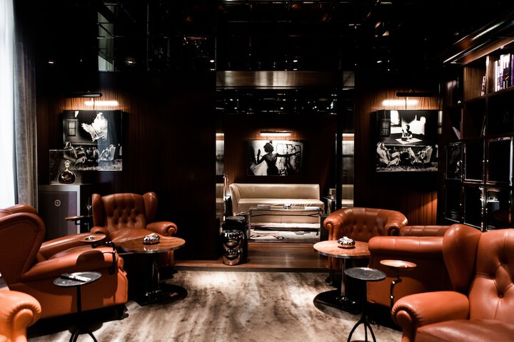 Lounge 222 of 261