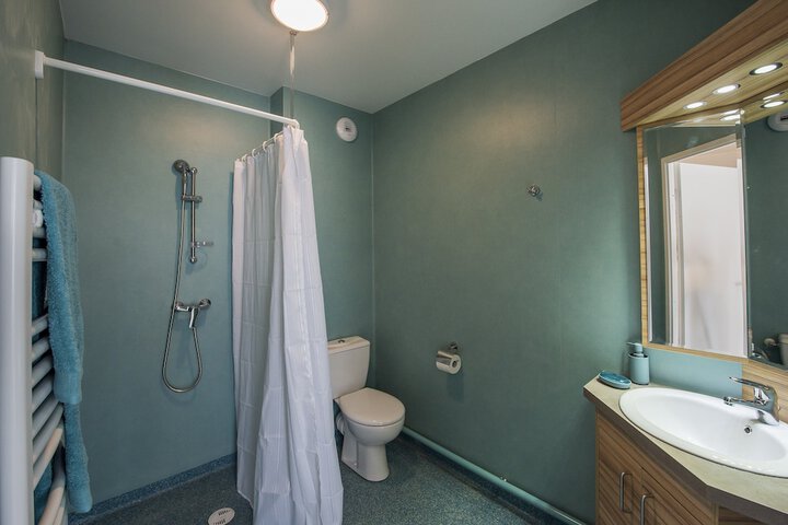 Room 17 of 27
