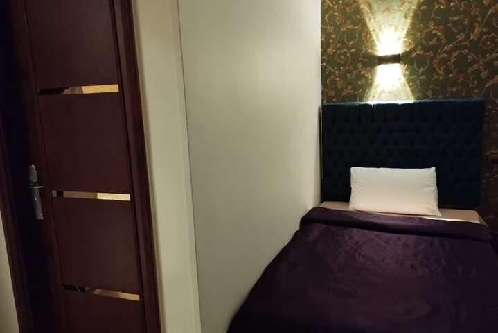 Room 12 of 74