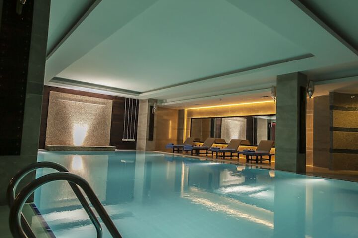 Pool Hotel