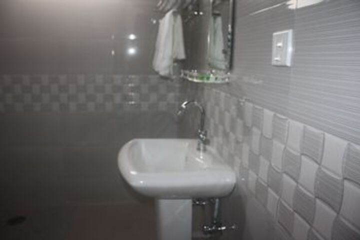Room 4 of 34