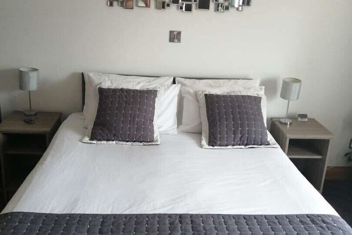 Room 2 of 9