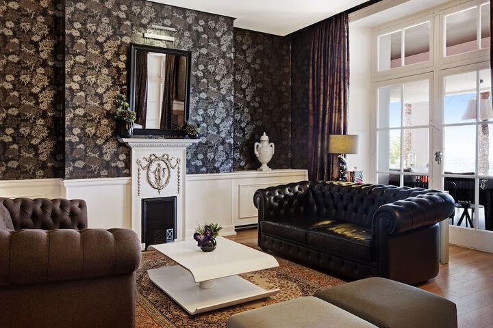 Lounge 73 of 88