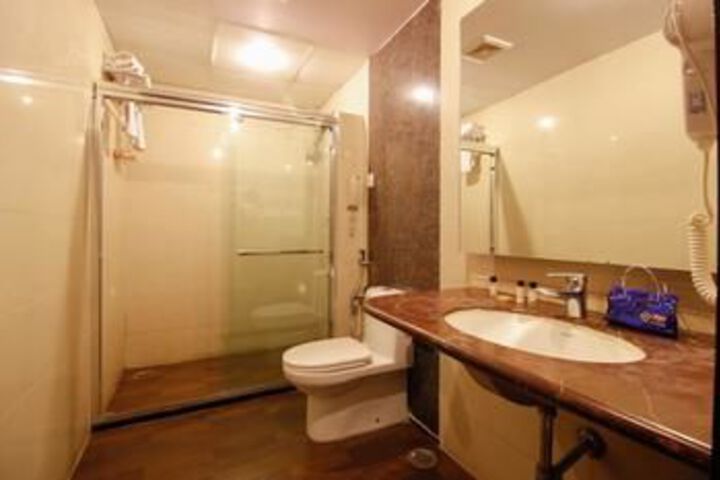 Room 2 of 18
