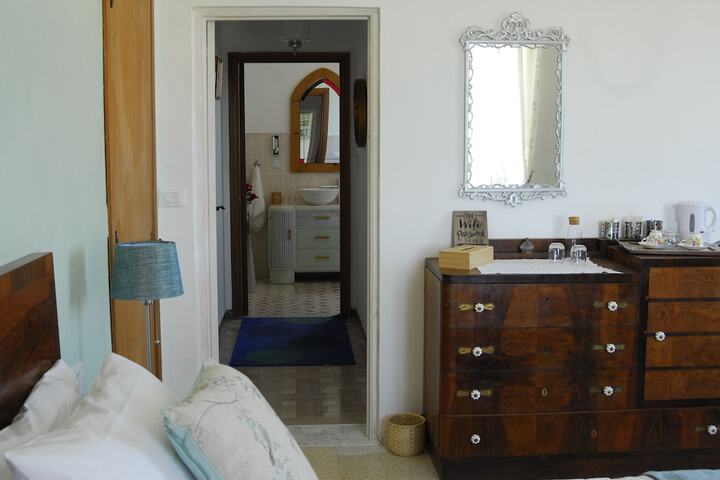 Room 17 of 24