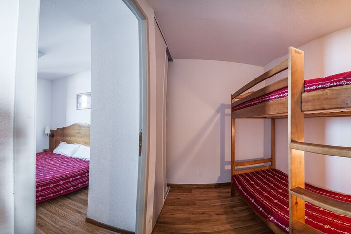 Room 9 of 42
