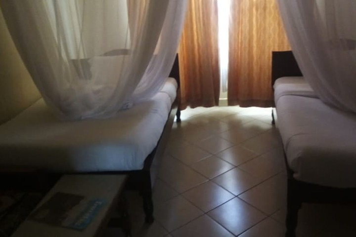Room 9 of 17