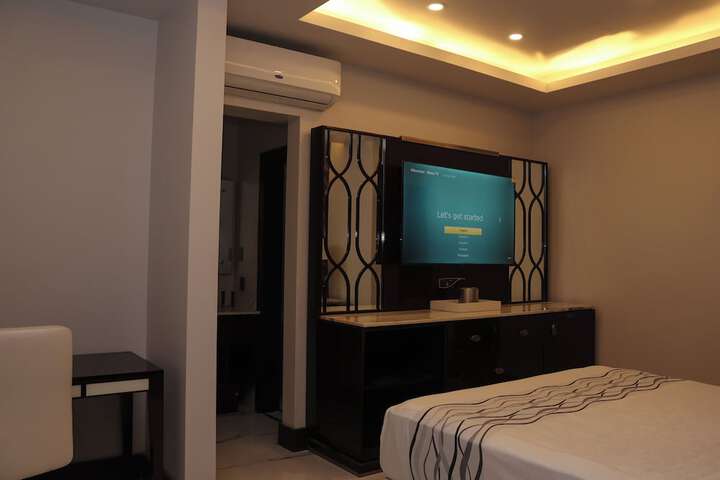 Room 16 of 37