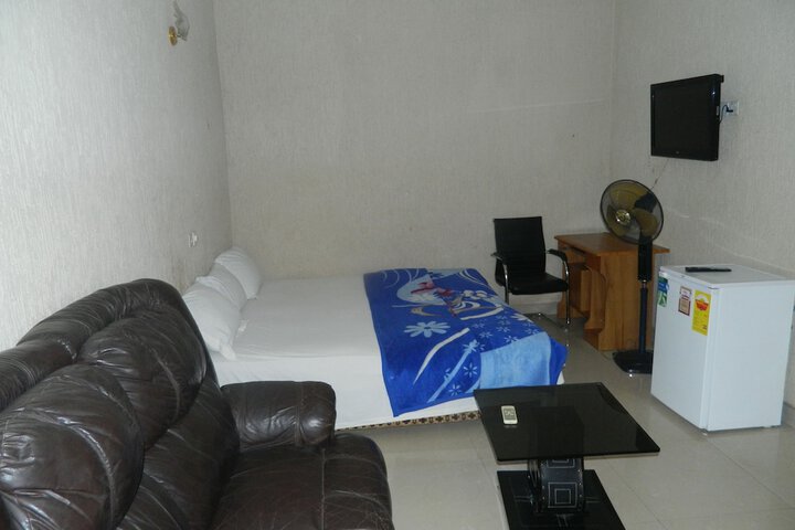 Room 7 of 28
