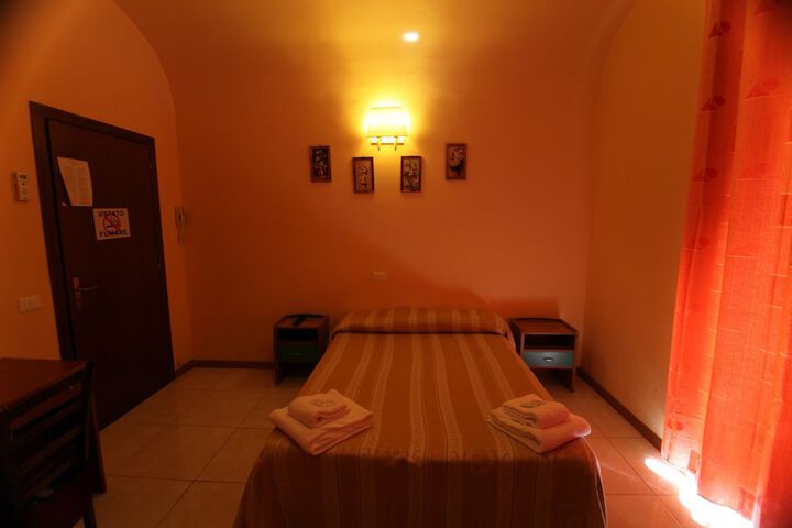 Room 5 of 20