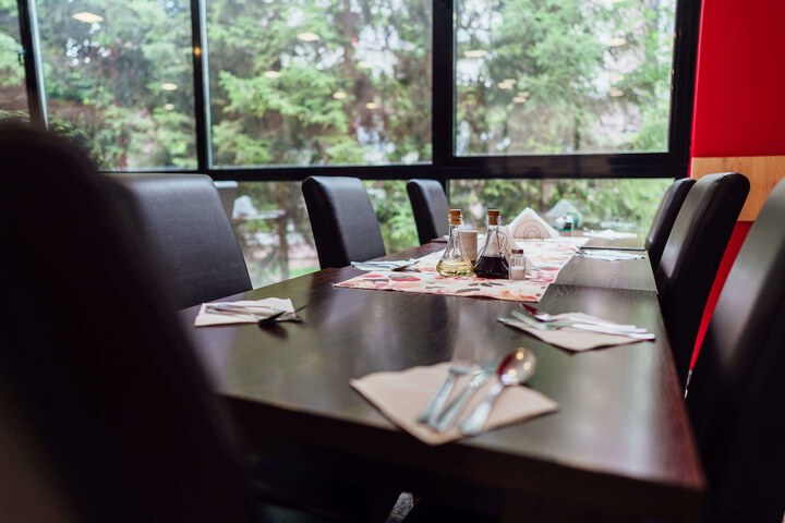 Dining 25 of 29