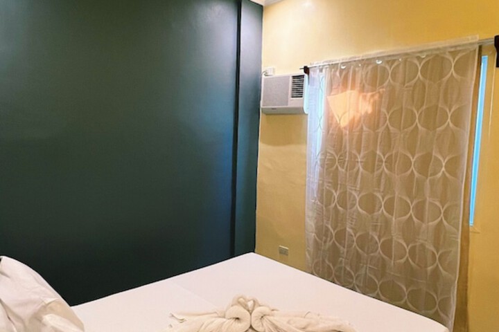 Room 28 of 203