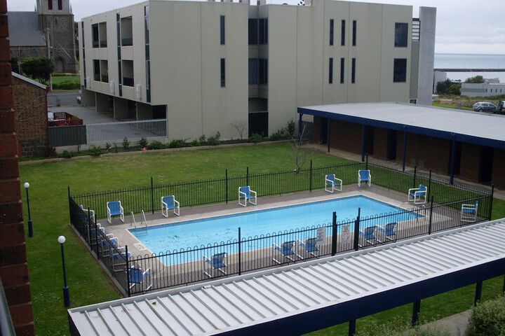 Hotel Exterior 44 of 45