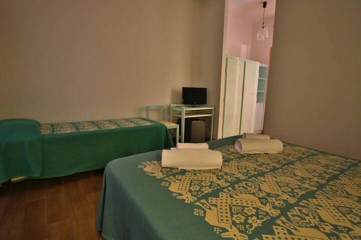Room 8 of 104