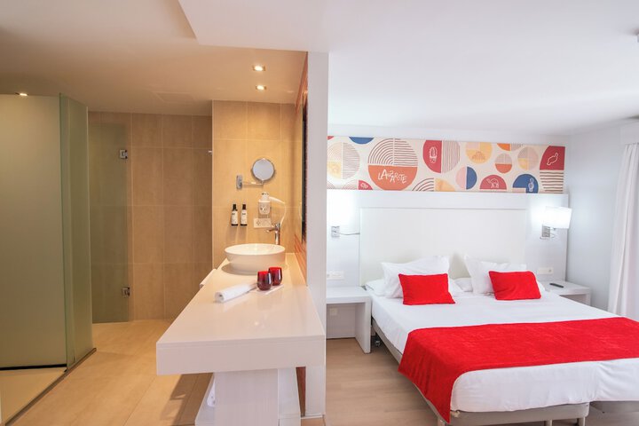 Room 37 of 313