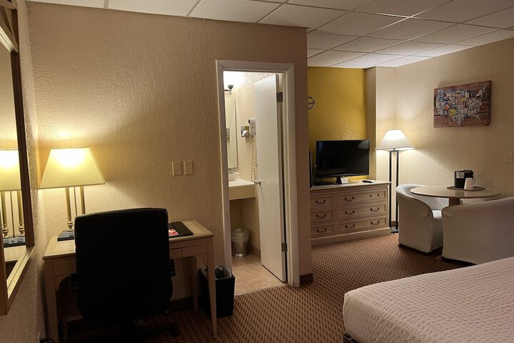1 King Bed (2 of 4)