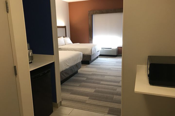 1 King Bed (5 of 14)