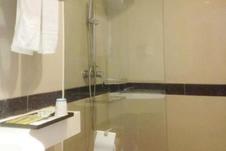 Room 10 of 22