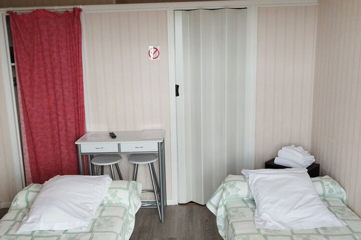 Room 25 of 40
