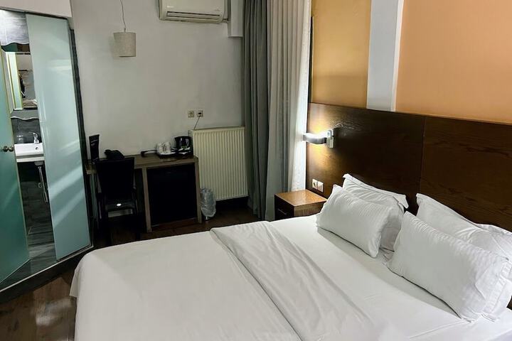 Room 46 of 98