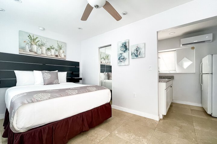 Studio Queen Size Bed (79 of 86)